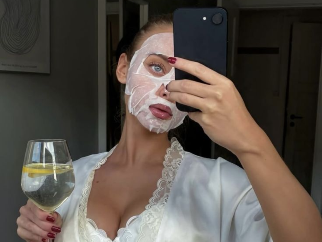 FYI: You Don’t Have to Squeeze Your Skin to Get Rid of Blackheads, According to Dermatologists